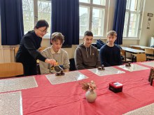 Teezeremonie, geleitet von Fr.Yu aus dem chinesischen Teehaus